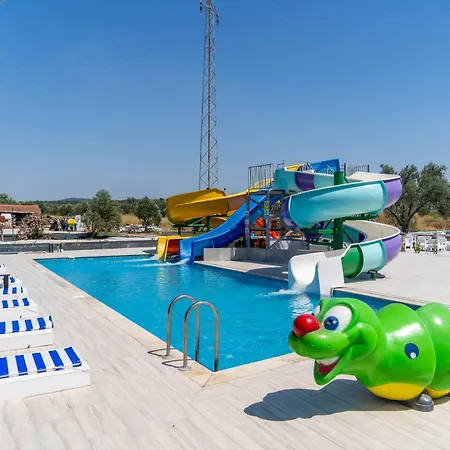 Simlarda Country Club Фермерский дом *
