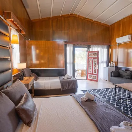 Simlarda Country Club Farm stay *