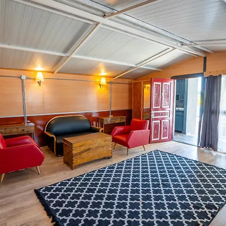 Simlarda Country Club Farm stay *