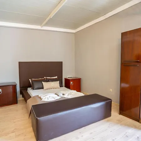 Farm stay Simlarda Country Club