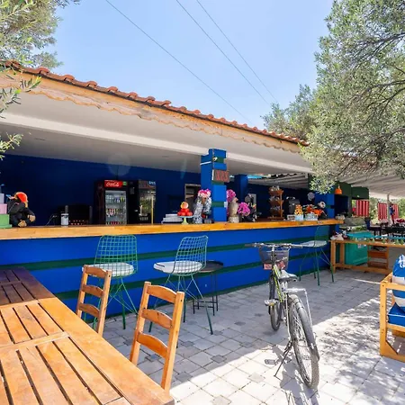 Simlarda Country Club Farm stay *