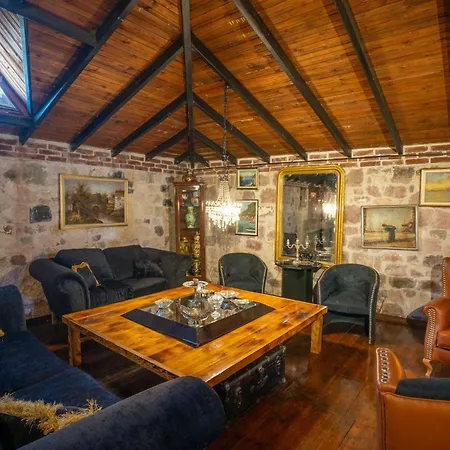Simlarda Country Club Farm stay *