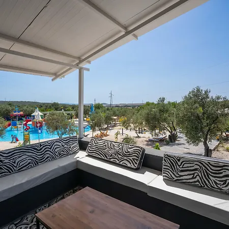 Simlarda Aquapark בית חווה *